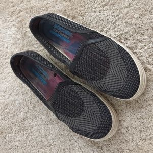 Sketchers slip on mesh sneakers